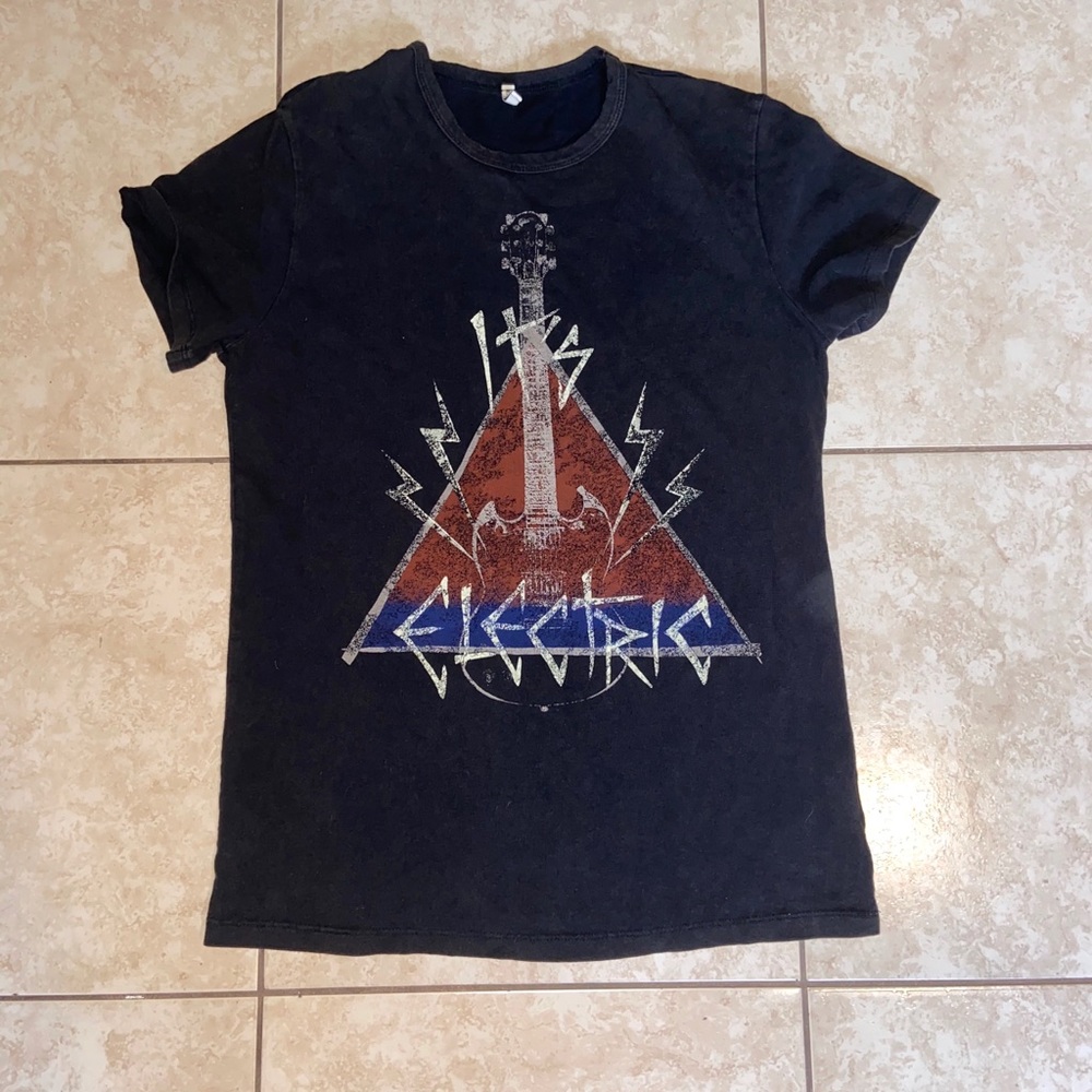 ❗️CLEARANCE❗️LF Vintage Rock Tee